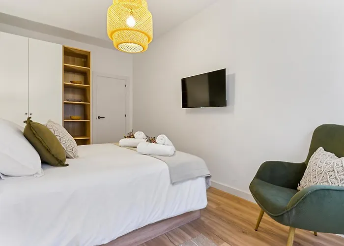 Monet, Apartamento Con Terraza, Cuna Y Trona