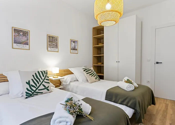 Monet, Apartamento Con Terraza, Cuna Y Trona