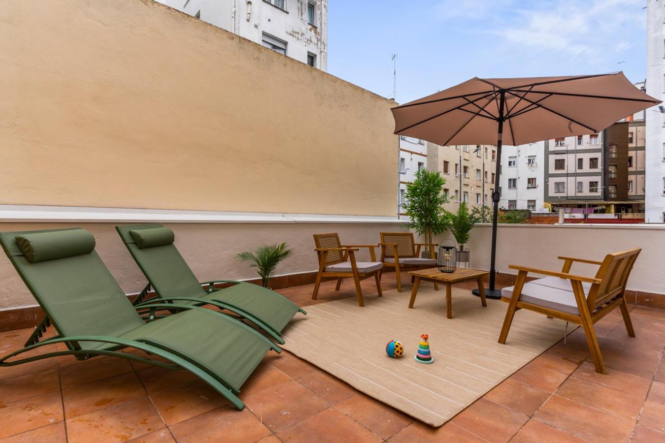 Monet, Con Terraza, Cuna Y Trona Gijon