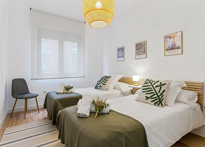 Monet, Apartamento Con Terraza, Cuna Y Trona