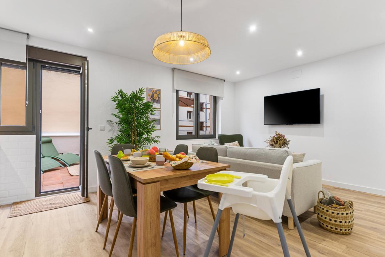 Monet, Con Terraza, Cuna Y Trona Appartement